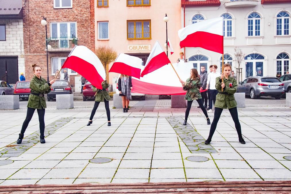 Happening z okazji 100- lecia odzyskania niepodległości przez Polskę