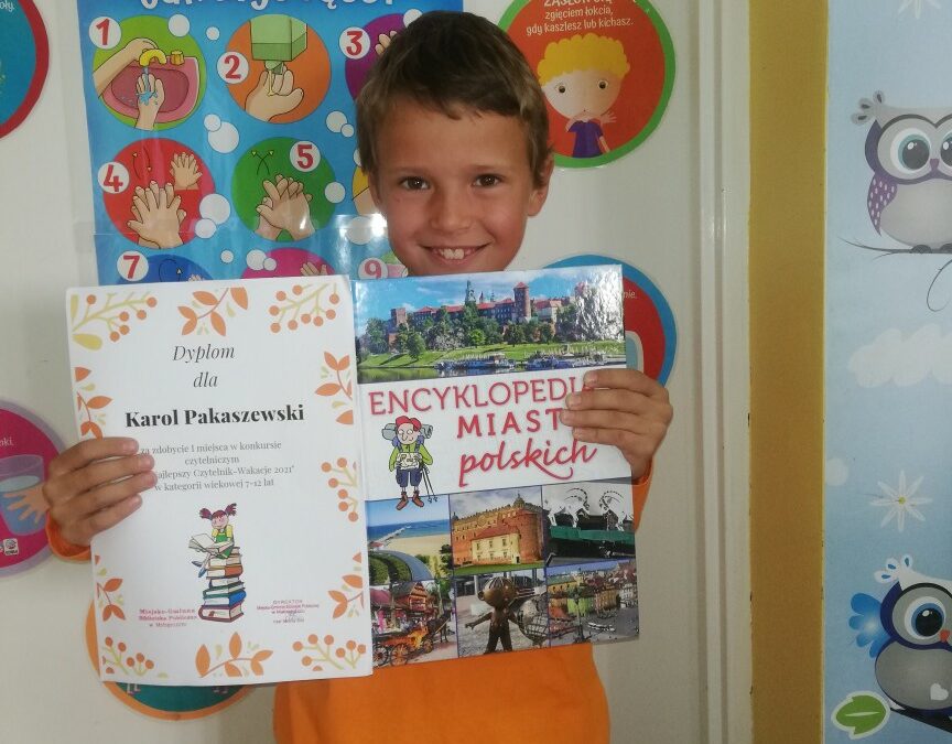 Karol Pakaszewski z klasy 3 a zwycięzcą konkursu czytelniczego